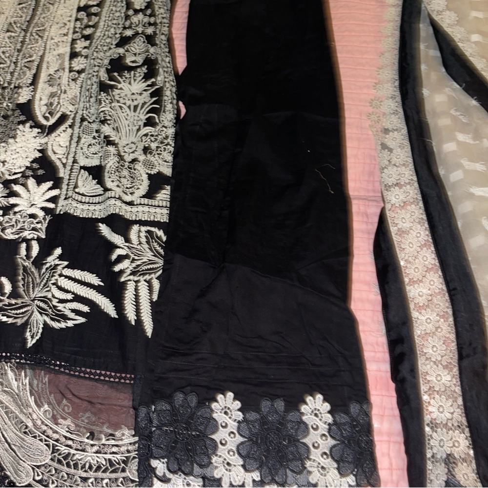 Pakistani Designer Sana Safinaz Black and beige Embroidered Outfit - Picture 10 of 15
